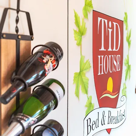 Tid House Frühstückspension *